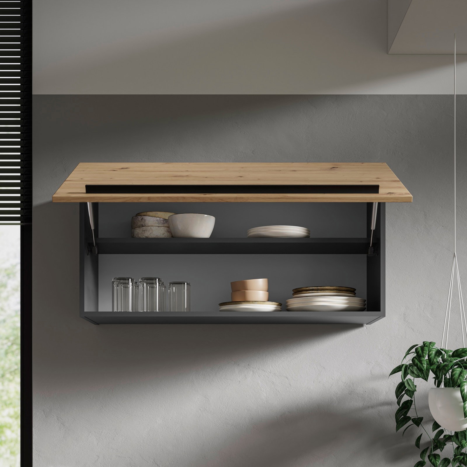 Moderner Hängeschrank mit Holzklappe, gefüllt mit Geschirr, aus frontaler Perspektive.