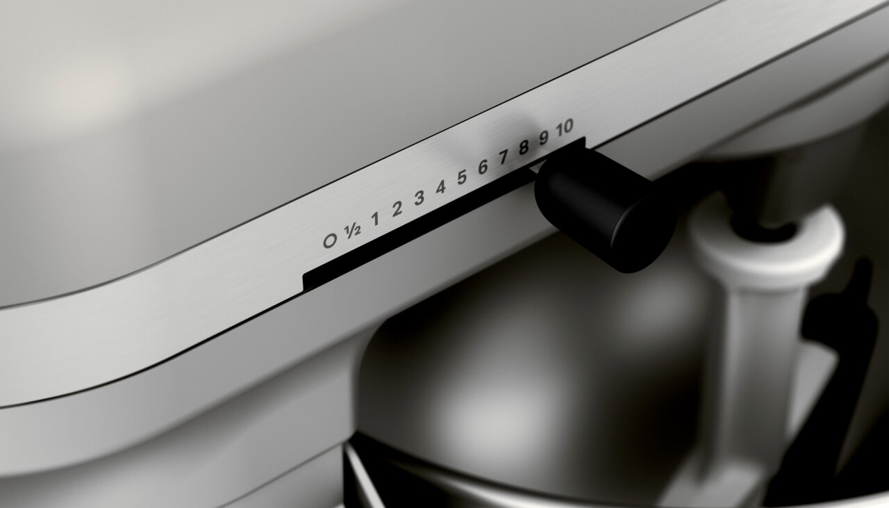 Nahaufnahme der Geschwindigkeitsregelung einer Küchenmaschine Heavy Duty 5,2L mit seitlicher Perspektive.