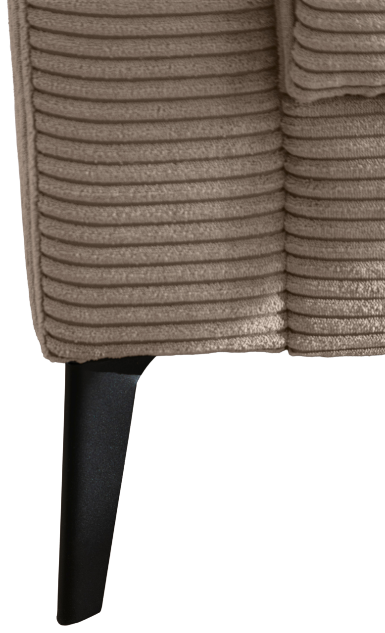 Nahaufnahme einer runden Ecke eines Sofas mit geripptem Stoffbezug und schwarzem Metallbein, seitliche Perspektive.