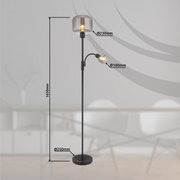 Moderne Stehleuchte mit zwei Leuchtquellen, eine große oben und eine kleinere seitlich, in einem eleganten Raum. Perspektive: seitliche Ansicht.