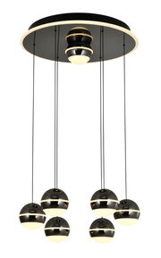 Moderne LED-Pendelleuchte mit sechs kugelförmigen Lampen, hängend von einer runden Deckenplatte, seitliche Perspektive.