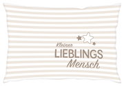 Kissenbezug mit beige-weißen Streifen und der Aufschrift 'Kleiner Lieblingsmensch' sowie Sternmotiven, frontal abgebildet.