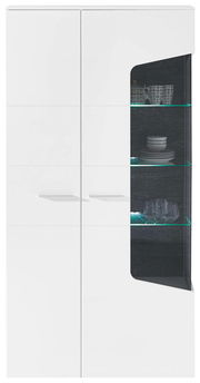 Weiße, zweitürige Vitrine mit Glaseinsatz und beleuchteten Glasböden, frontal abgebildet.