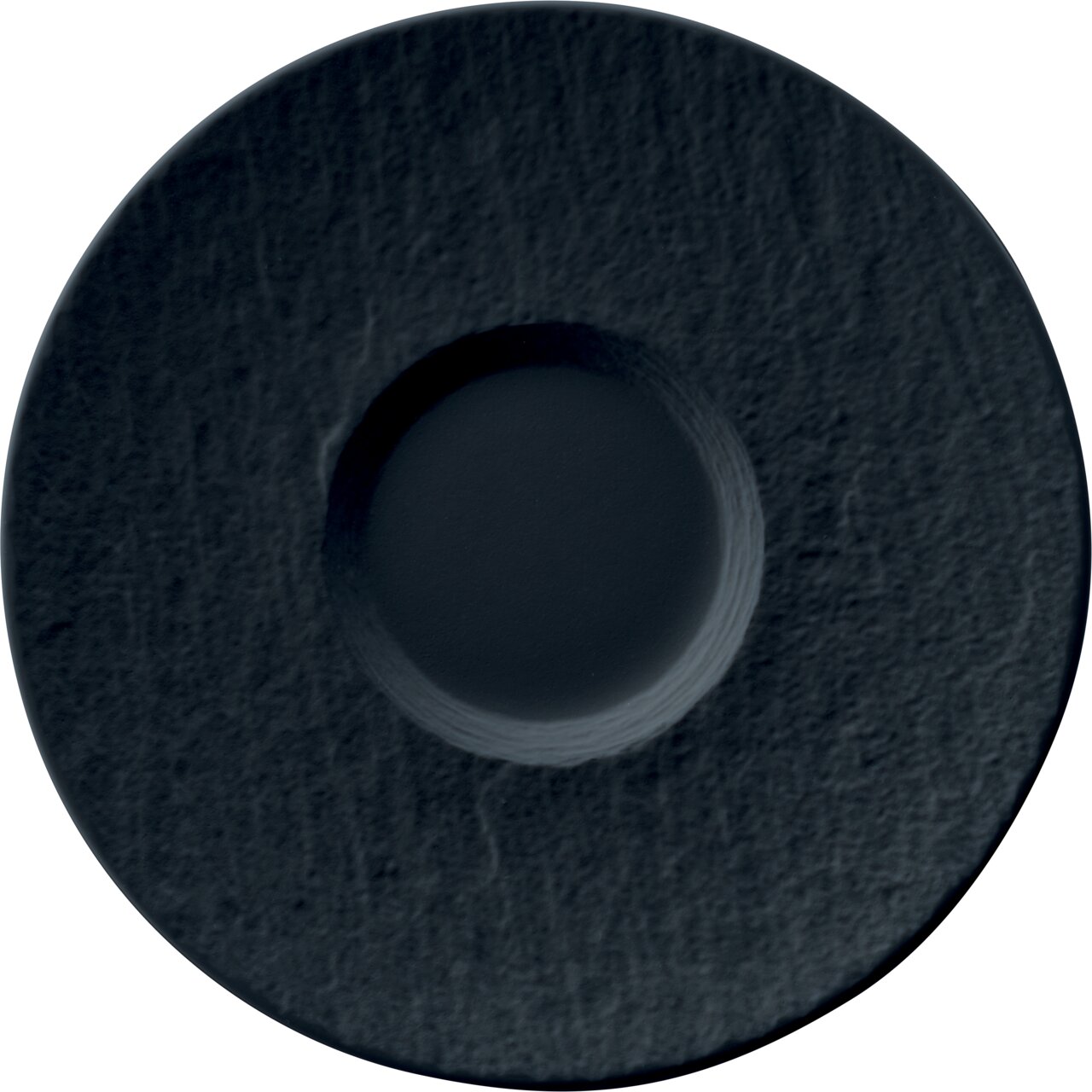 Draufsicht auf eine schwarze Cappuccinountertasse mit glatter Oberfläche.