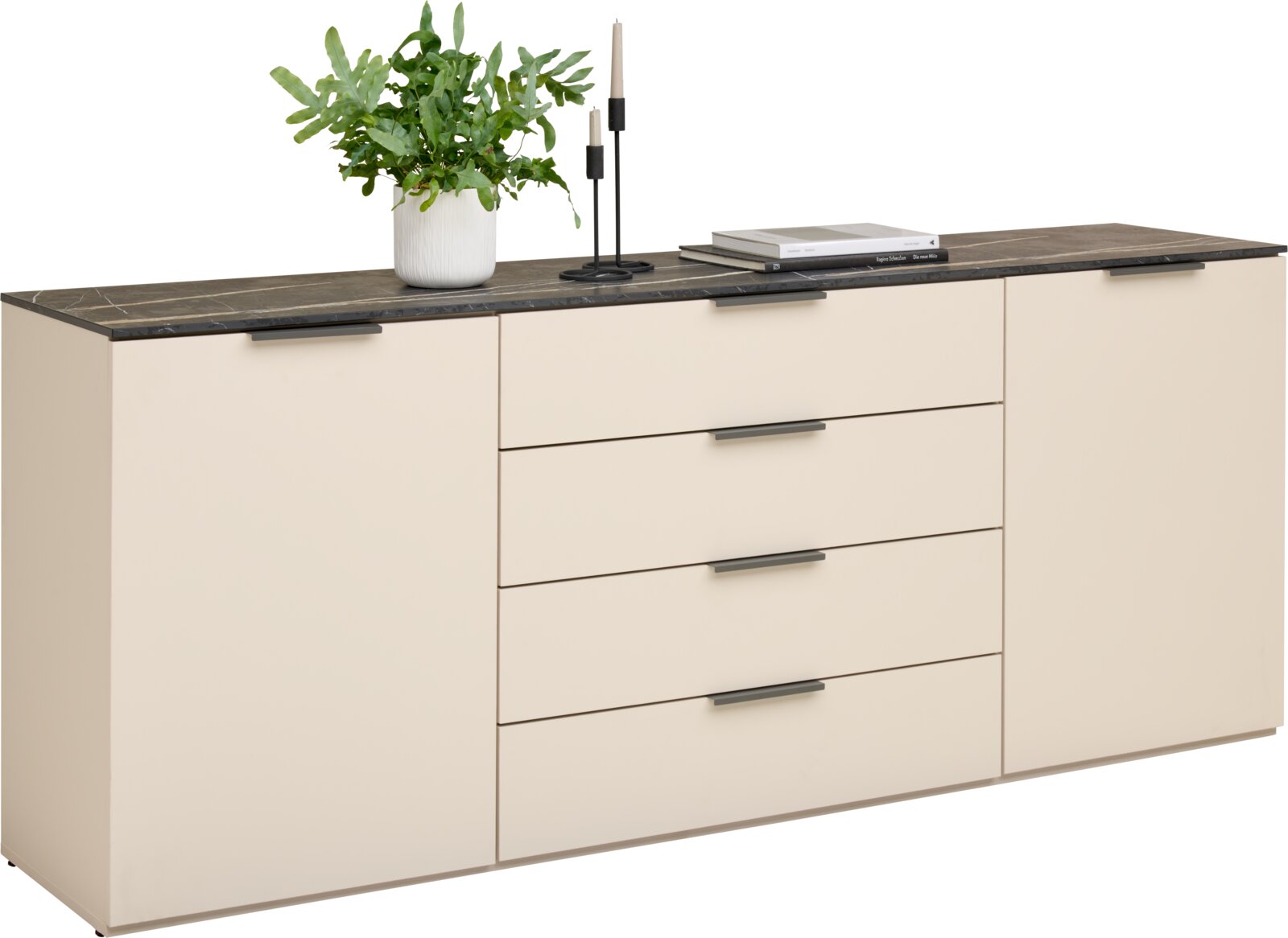 Modernes Sideboard in Creme mit vier Schubladen und zwei Türen, dekoriert mit einer Pflanze und Kerzenhaltern, seitliche Perspektive