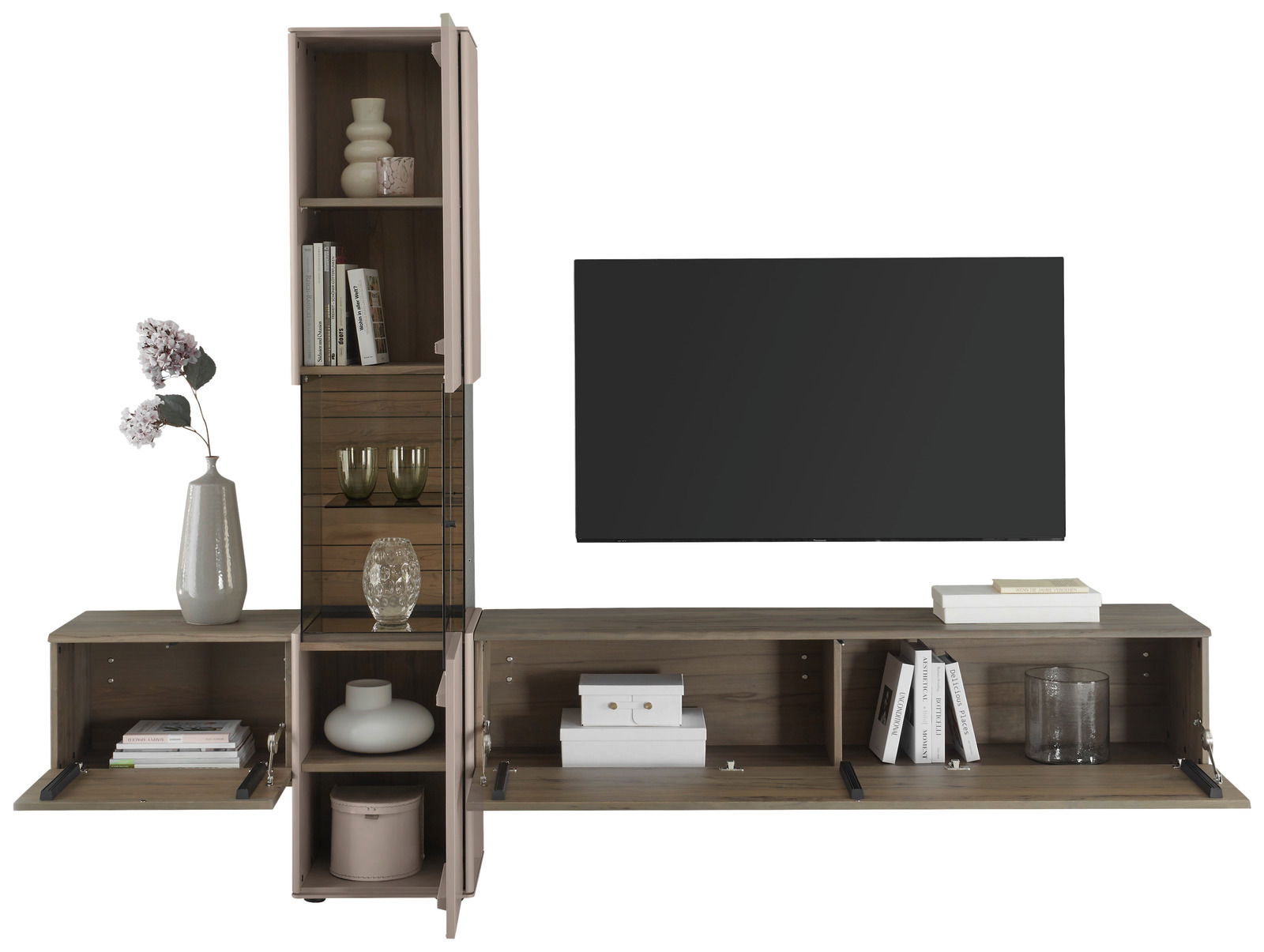 Moderne Wandkombination mit offenen und geschlossenen Regalen, dekoriert mit Büchern, Vasen und Gläsern, aus der Frontalperspektive.