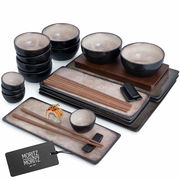29-teiliges Sushi-Set in Beige und Schwarz, bestehend aus Schalen, Tellern, Essstäbchen und Sojasaucenschälchen, aus der Vogelperspektive.