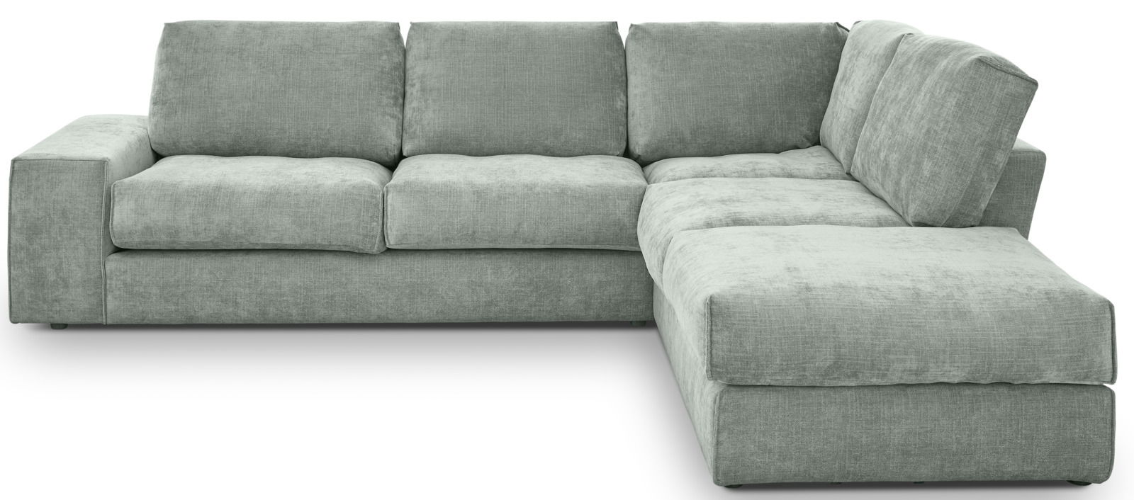 Graues Ecksofa mit drei Sitzplätzen und einer Chaiselongue, Ansicht von vorne.