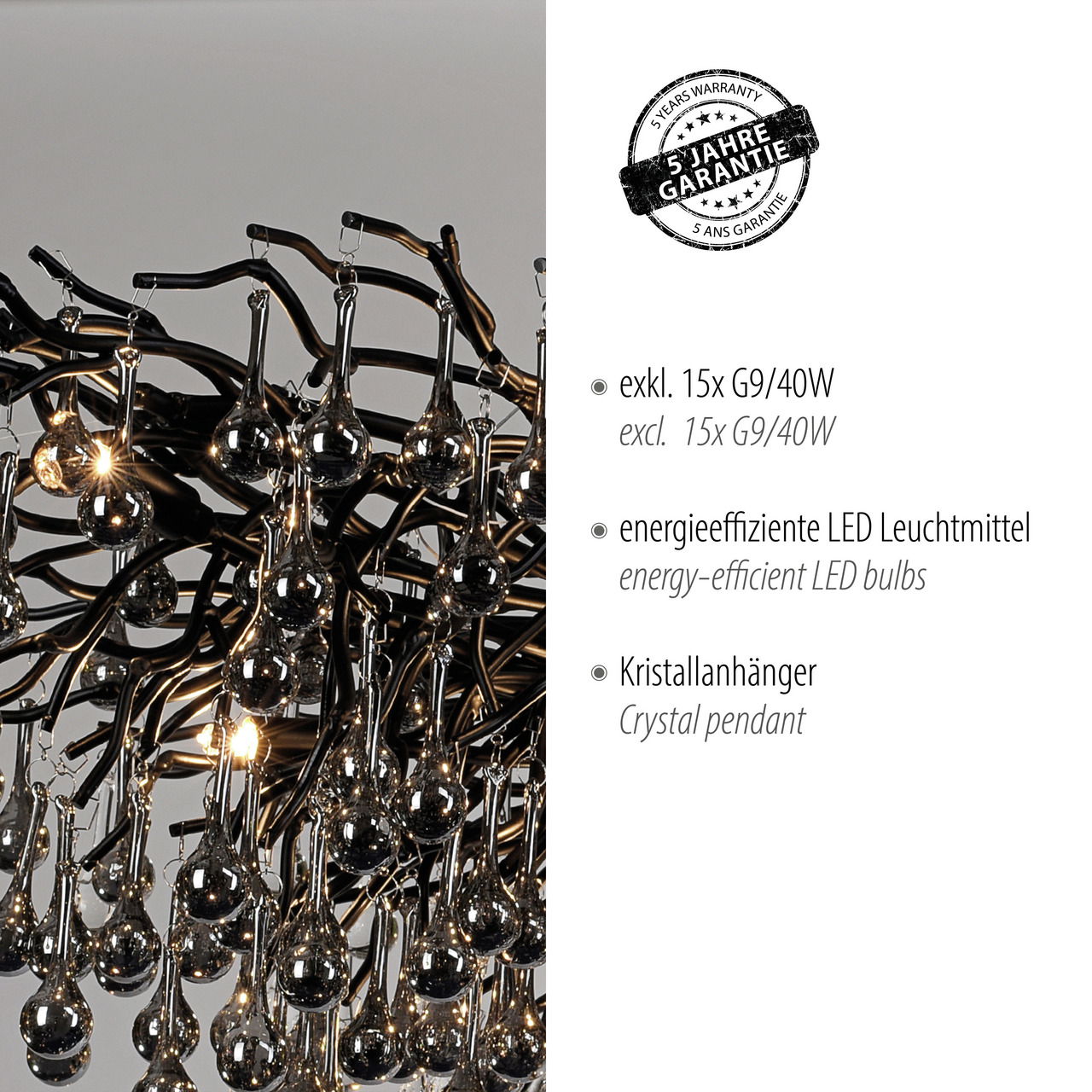 Nahaufnahme eines Kronleuchters mit Kristallanhängern und energieeffizienten LED-Leuchtmitteln, seitliche Perspektive