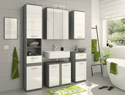 Moderne Badezimmermöbelkombination in grauer und weißer Hochglanzoptik, bestehend aus Hochschrank, Spiegelschrank, Waschbeckenunterschrank und Hängeschrank, frontal abgebildet.