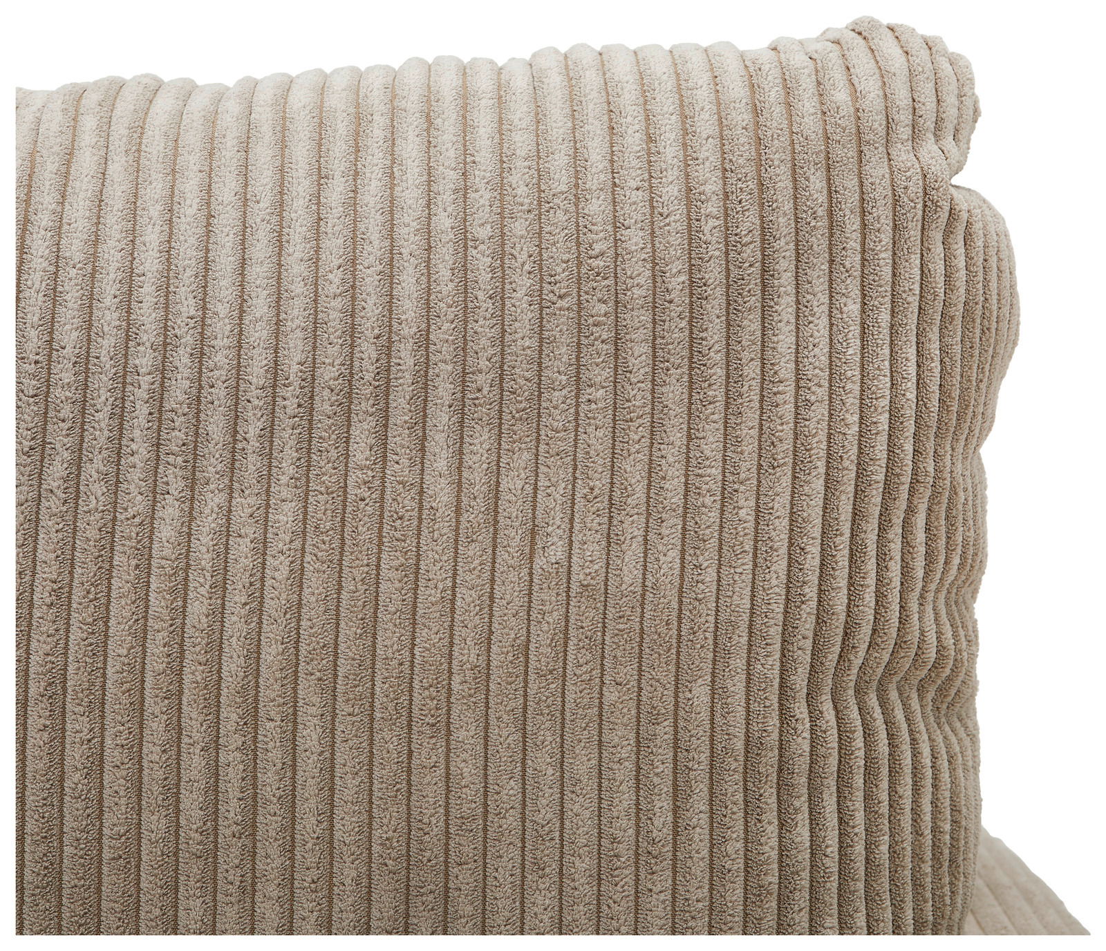 Nahaufnahme eines beigen, gerippten Sofakissens mit weicher Textur.