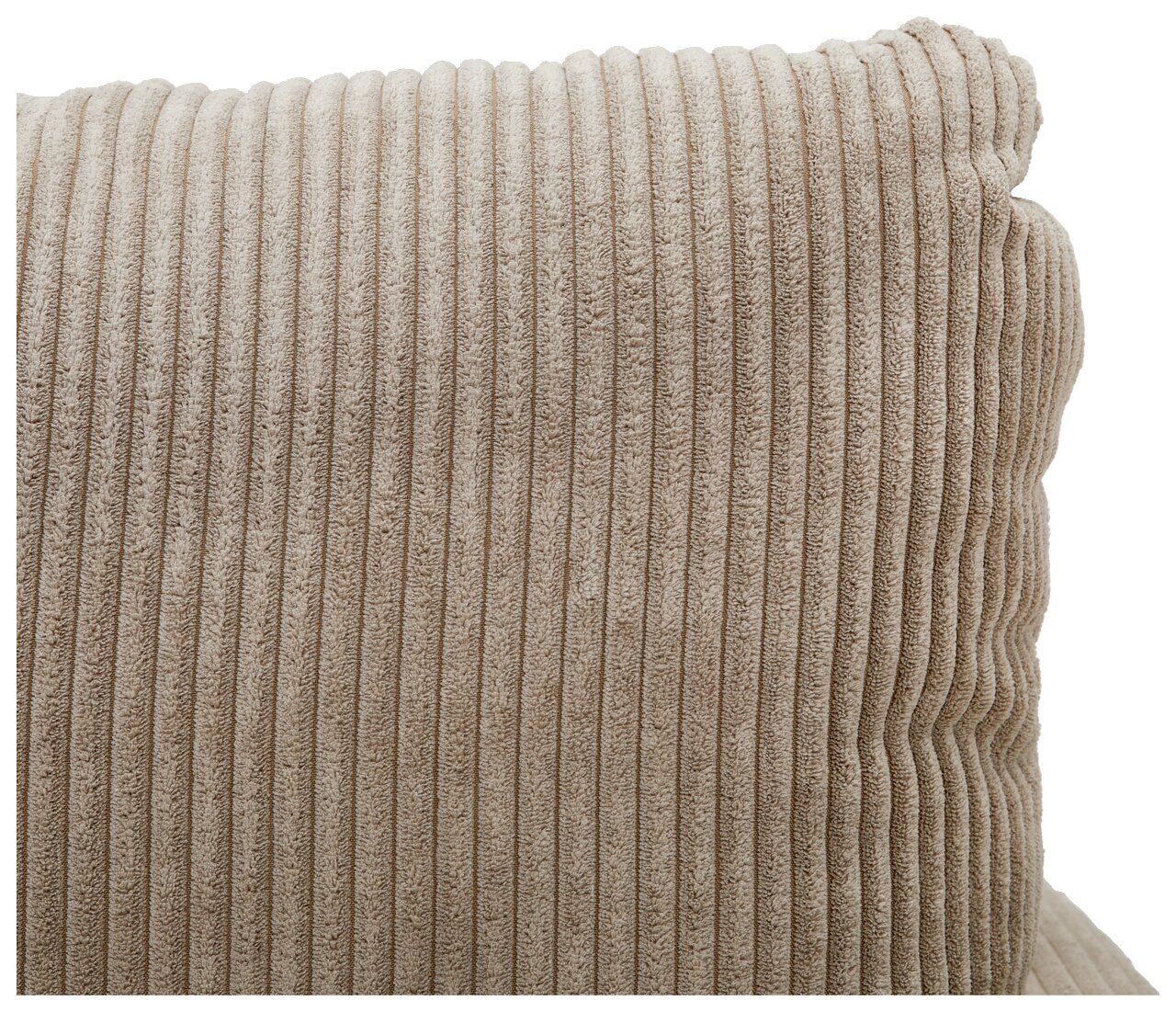 Nahaufnahme eines beigen, gerippten Sofakissens mit weicher Textur.