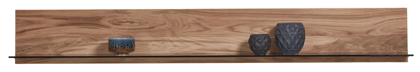 Holz-Wandpaneel mit einer schmalen schwarzen Ablage, darauf stehen drei dekorative Vasen. Frontalansicht.