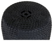 Schwarzer, genoppter Gummistopfen/Abdeckung mit sternförmiger Öffnung in der Mitte, Nahaufnahme von oben in leichter Schrägansicht