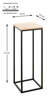 Moderner Beistelltisch mit quadratischer Holzplatte und schwarzem Metallgestell, seitliche Perspektive.