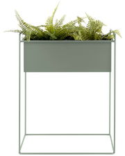 Modernes Pflanzgefäß in rechteckiger Form mit Metallgestell, gefüllt mit grünen Farnen, frontal betrachtet.