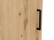 Nahaufnahme einer Holzoberfläche mit natürlicher Maserung und einem schwarzen, modernen Griff an der rechten Seite.