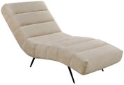 Beige gepolsterte Relaxliege mit strukturierter Stoffoberfläche, horizontaler Steppung und schwarzen Metallfüßen, in schräger Vorderansicht von oben