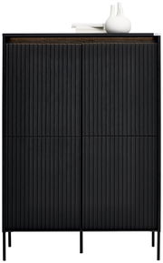 Frontale Ansicht eines modernen, schwarzen Highboards mit vertikalen Linien und minimalistischen Dekorationsobjekten auf der Oberseite.