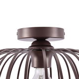 Nahaufnahme einer modernen Deckenleuchte mit braunem Metallrahmen und sichtbarer Glühbirne, von unten fotografiert.