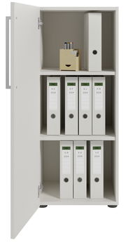 Offener Aktenschrank mit Linksanschlag, gefüllt mit Ordnern und einem Stiftehalter, Frontalansicht