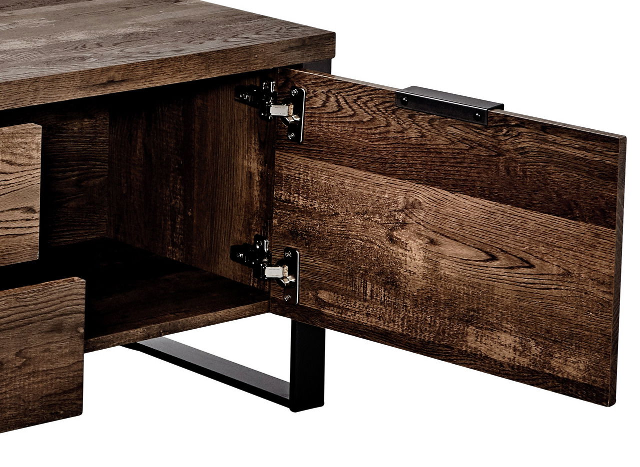 Nahaufnahme eines TV-Möbels aus dunklem Holz mit geöffneter Tür, die robuste Metallscharniere zeigt.