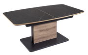 Moderner Couchtisch mit schwarzer Marmoroptik-Tischplatte und Holzdetails, seitliche Perspektive