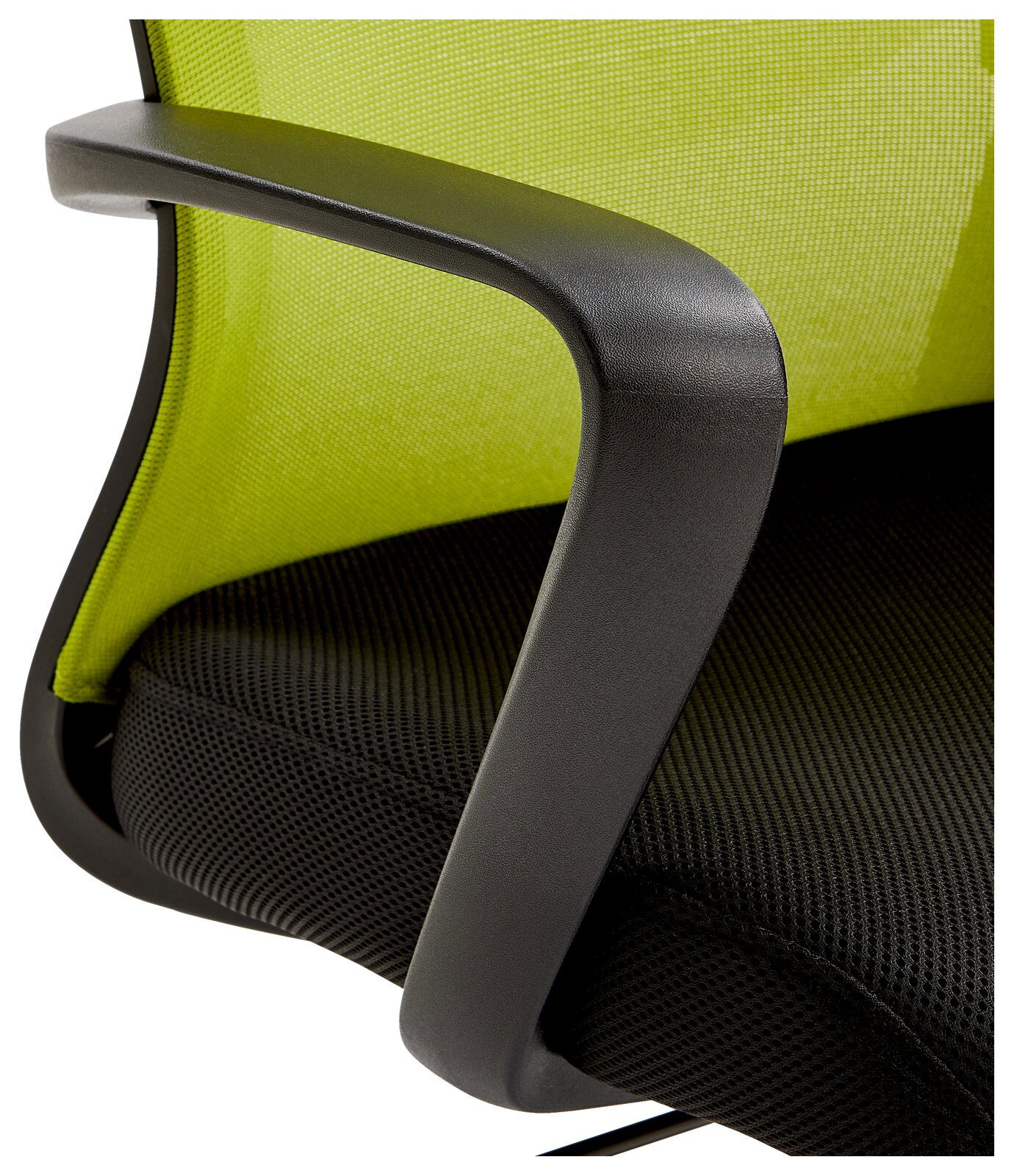 Nahaufnahme eines Drehstuhls mit schwarzer Armlehne und grünem Netzrücken.