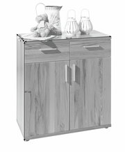 Kommode aus Holz mit zwei Schubladen und zwei Türen, dekoriert mit einem Teddybär, einer Kanne und zwei Laternen, frontal betrachtet.