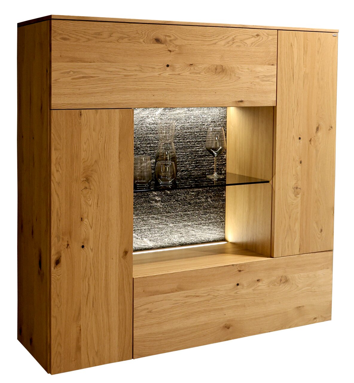 Hochwertiges Highboard aus Holz mit integrierter Beleuchtung, frontal fotografiert. Ideal zur stilvollen Präsentation von Gläsern und Dekoration.