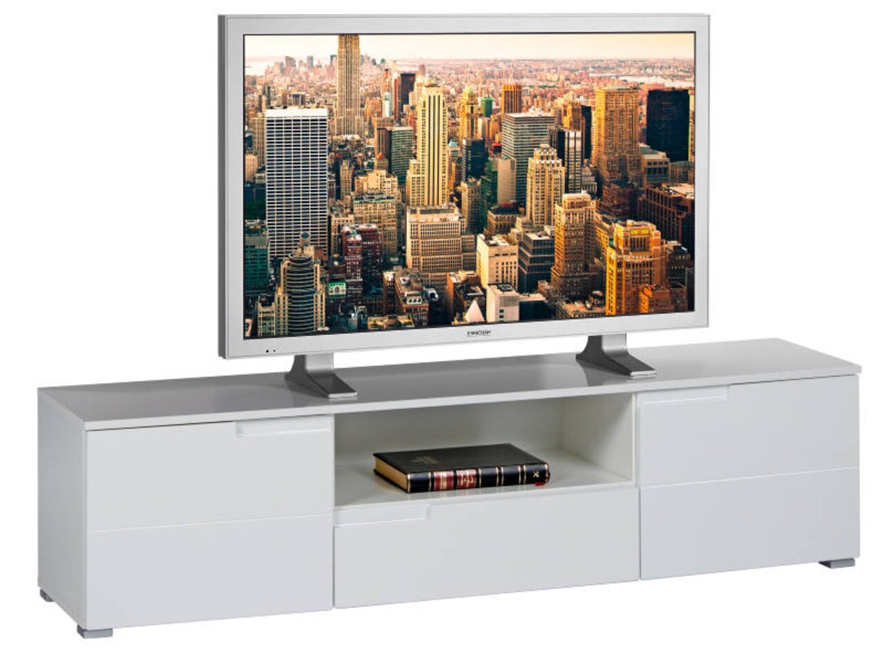 Weißes TV-Lowboard mit modernem Design, frontal abgebildet, mit einem Fernseher und Büchern auf der Ablage.