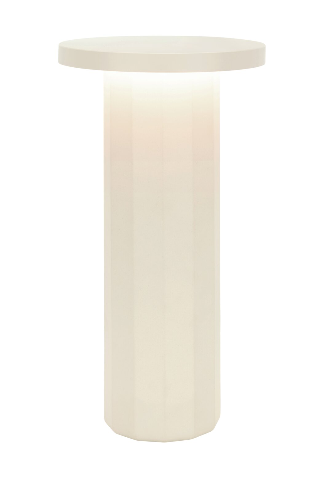 Moderne Akku-Tischleuchte in zylindrischer Form, frontal betrachtet, mit sanftem Lichtschein unter der Tischplatte.
