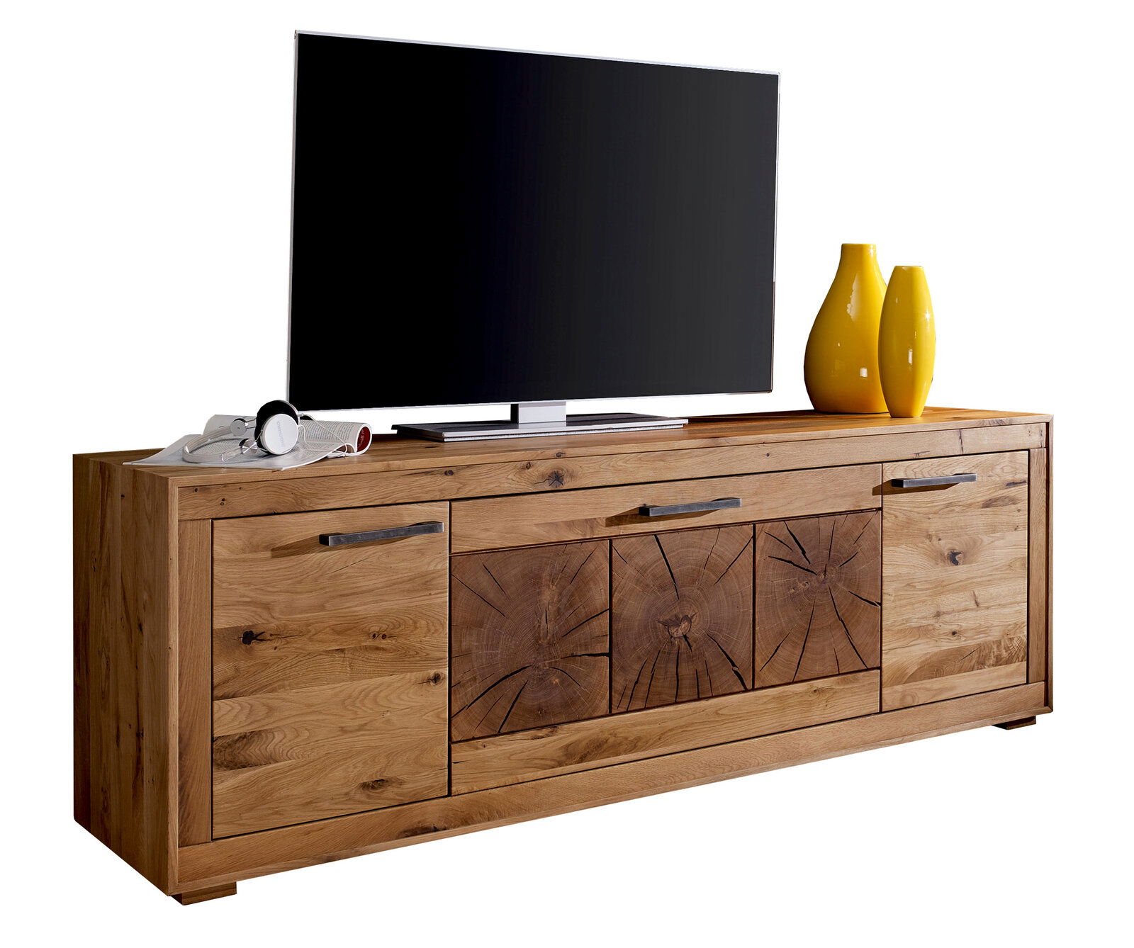 TV-Element aus Holz mit natürlicher Maserung, frontal abgebildet, dekoriert mit gelben Vasen und Kopfhörern.