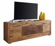 TV-Element aus Holz mit natürlicher Maserung, frontal abgebildet, dekoriert mit gelben Vasen und Kopfhörern.