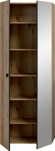 Hoher Holzschrank mit geöffneten Türen und mehreren Einlegeböden, Innenraum in Eichenoptik, Frontansicht leicht schräg von rechts