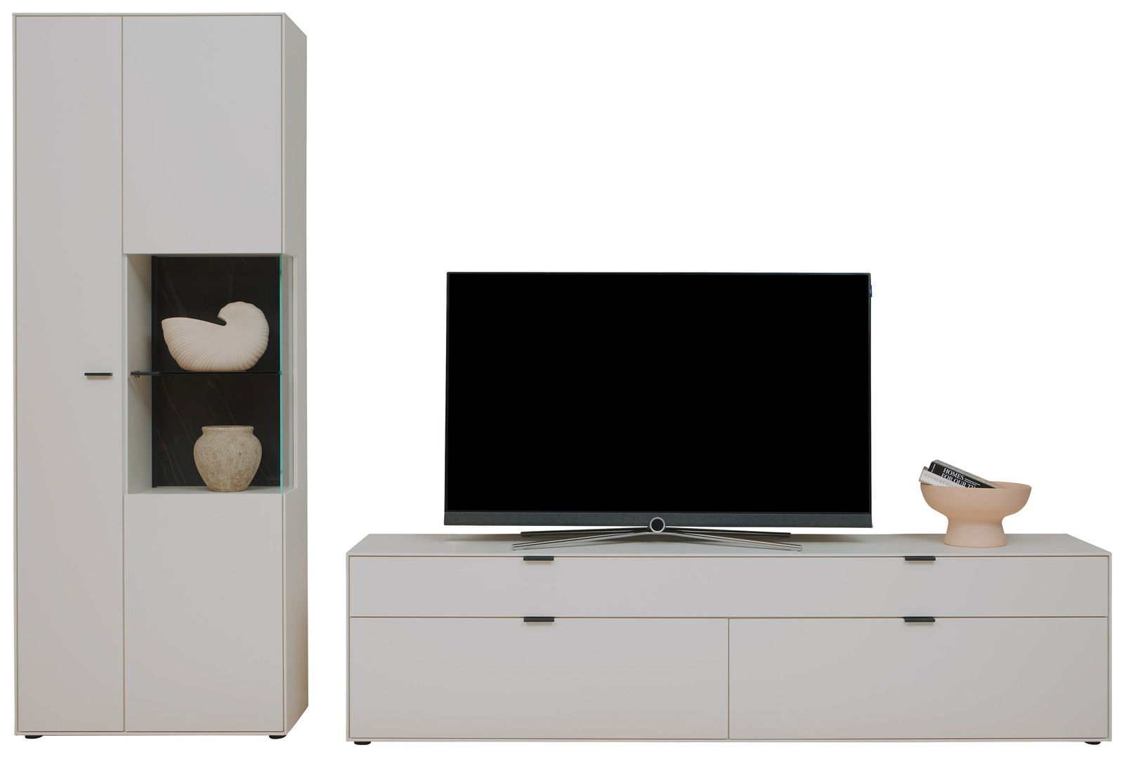Moderne Wandkombination mit weißem Schrank und TV-Board, frontal betrachtet.