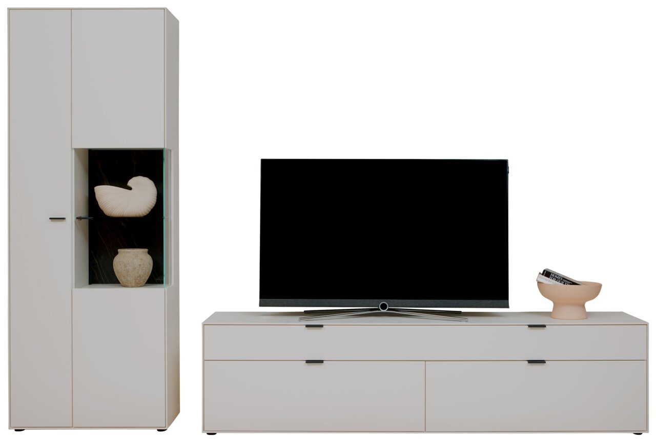Moderne Wandkombination mit weißem Schrank und TV-Board, frontal betrachtet.