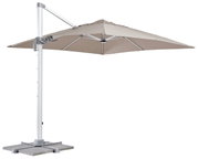 Zijaanzicht van een beige parasol met een stevige voet en een verstelbare arm.