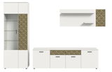Wohnwand in modernem Design mit weißem Korpus und dekorativen, geometrischen Akzenten in Gold. Perspektive: Frontalansicht.
