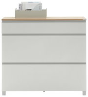 Moderner Schuhschrank in Weiß mit Holzoberfläche, frontal fotografiert, mit einem Aufbewahrungsbehälter für Zeitschriften oben.