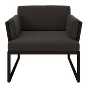 Frontansicht eines modernen Loungesessels mit dunklem Stoffbezug und Metallrahmen.
