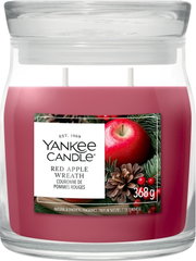 Yankee Candle Red Apple Wreath Duftkerze mit zwei Dochten, rotem Wachs und Glasdeckel, 368 g, in frontaler Produktansicht