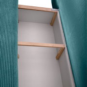 Innenansicht eines Funktionssofas mit Stauraum, Perspektive von oben, zeigt Holzrahmen und grüne Polsterung.