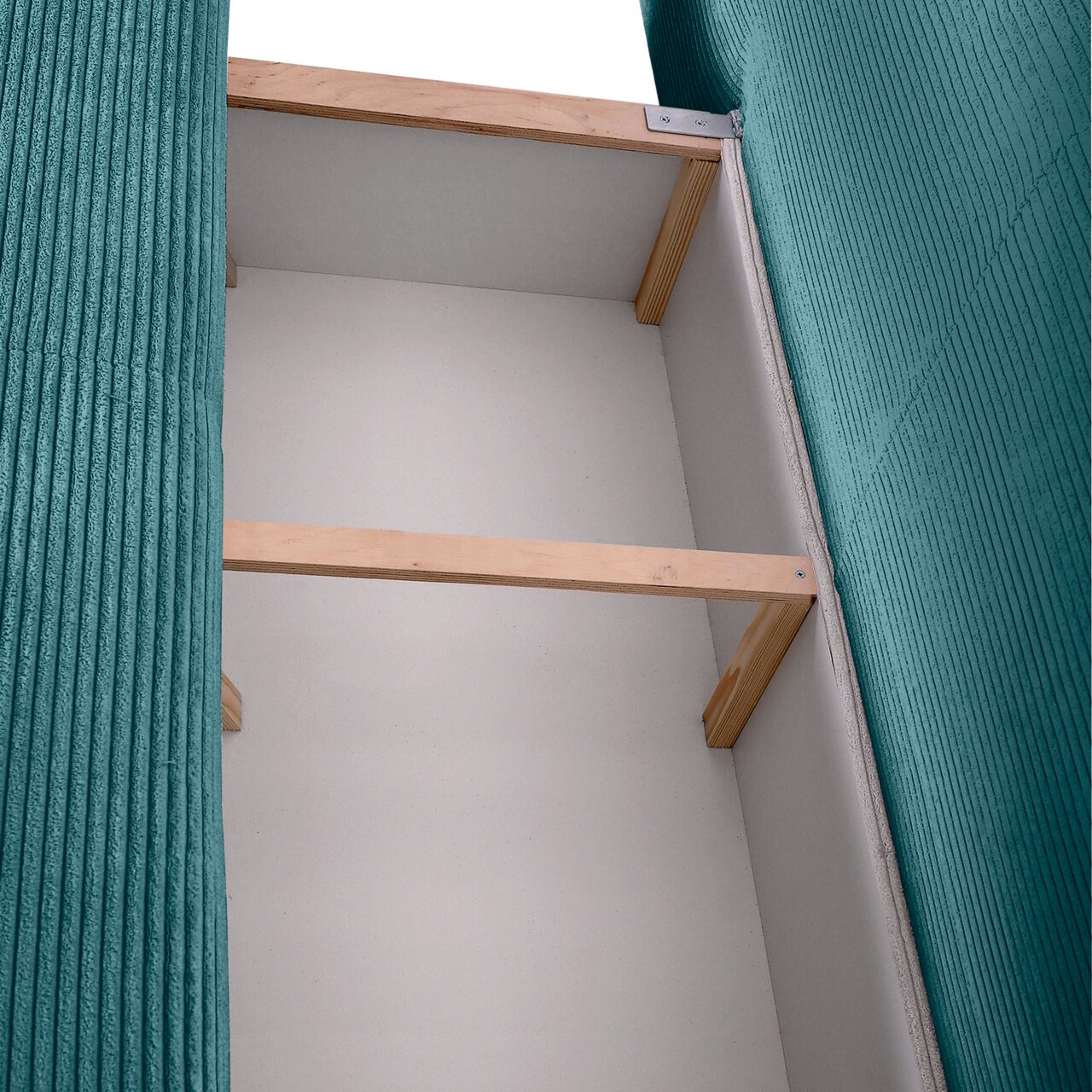 Innenansicht eines Funktionssofas mit Stauraum, Perspektive von oben, zeigt Holzrahmen und grüne Polsterung.