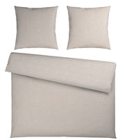 Wendebettwäsche-Set in Beige, bestehend aus einem Bettdeckenbezug und zwei Kissenbezügen, aus der Vogelperspektive fotografiert.