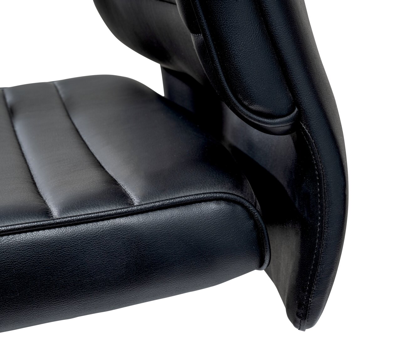 Nahaufnahme eines schwarzen Schwingstuhls aus Leder, seitliche Perspektive auf Sitzfläche und Rückenlehne.