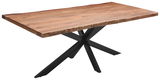 Moderner Esstisch mit einer Tischplatte aus Holz und einem schwarzen Metallgestell, seitliche Perspektive.