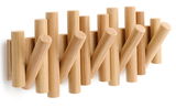 Wandgarderobe aus Holz mit mehreren Haken, seitliche Perspektive