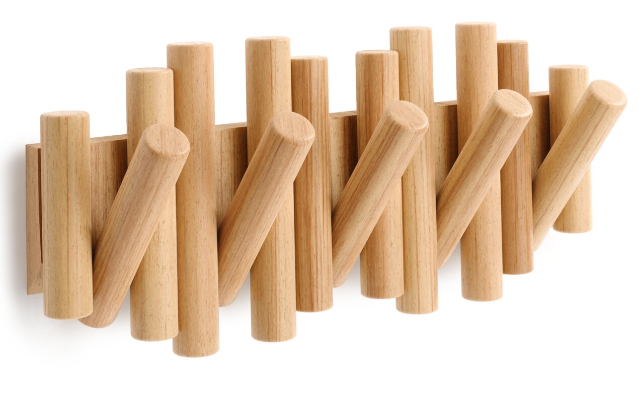 Wandgarderobe aus Holz mit mehreren Haken, seitliche Perspektive