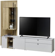 Moderne Wandkombination mit Holz- und Weißtönen, bestehend aus einem TV-Schrank und einem vertikalen Regal mit Glastüren, seitliche Perspektive.